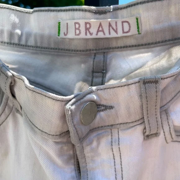 J.Brand 811 Polar Skinny’s - Picture 4 of 10